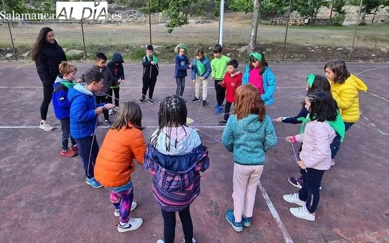 Visita de Jesús María Ortiz al campamento de La Legoriza en San Martín del Castañar 