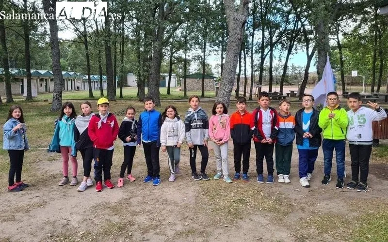 Visita de Jesús María Ortiz al campamento de La Legoriza en San Martín del Castañar 
