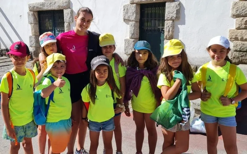 Los niños que participan en el campamento de Aldeaduero,i en Saucelle, recibían este martes la visita del diputado de Deportes, Jesús María Ortiz