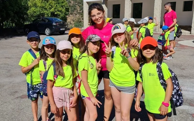 Los niños que participan en el campamento de Aldeaduero,i en Saucelle, recibían este martes la visita del diputado de Deportes, Jesús María Ortiz