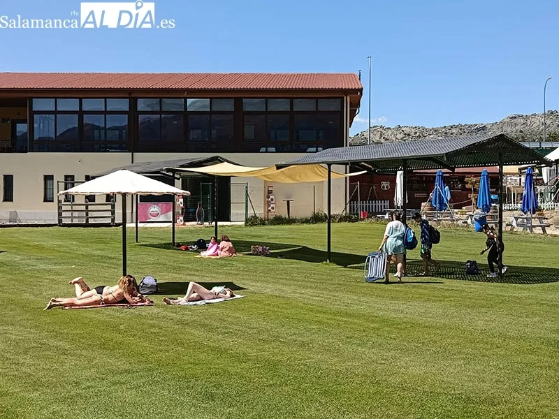 Foto 4 - Los primeros ba&ntilde;os en &lsquo;La Cerrallana&rsquo; dan por iniciado el verano bejarano