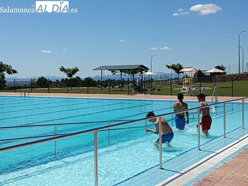 Foto 2 - Los primeros ba&ntilde;os en &lsquo;La Cerrallana&rsquo; dan por iniciado el verano bejarano