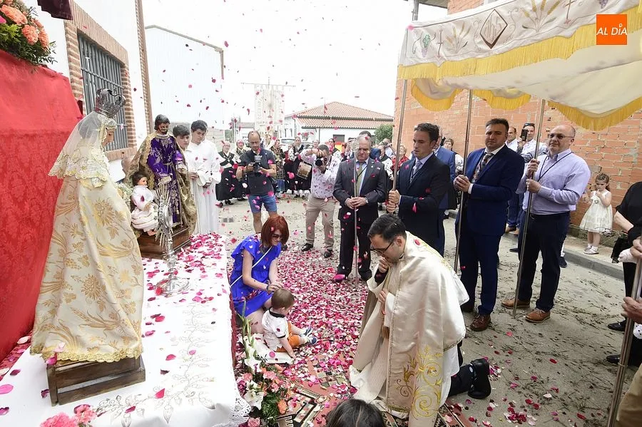 Momento de la procesión del Corpus en La Fuente de San Esteban/ Rep.Gráfico: Adrián M. Pastor