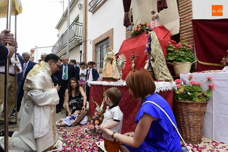 Momento de la procesión del Corpus en La Fuente de San Esteban/ Rep.Gráfico: Adrián M. Pastor