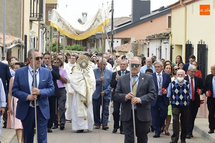Momento de la procesión del Corpus en La Fuente de San Esteban/ Rep.Gráfico: Adrián M. Pastor