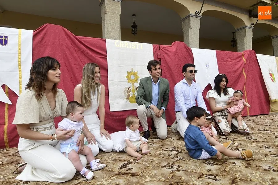 Momento de la procesión del Corpus en La Fuente de San Esteban/ Rep.Gráfico: Adrián M. Pastor