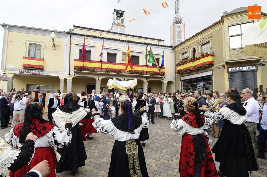Momento de la procesión del Corpus en La Fuente de San Esteban/ Rep.Gráfico: Adrián M. Pastor