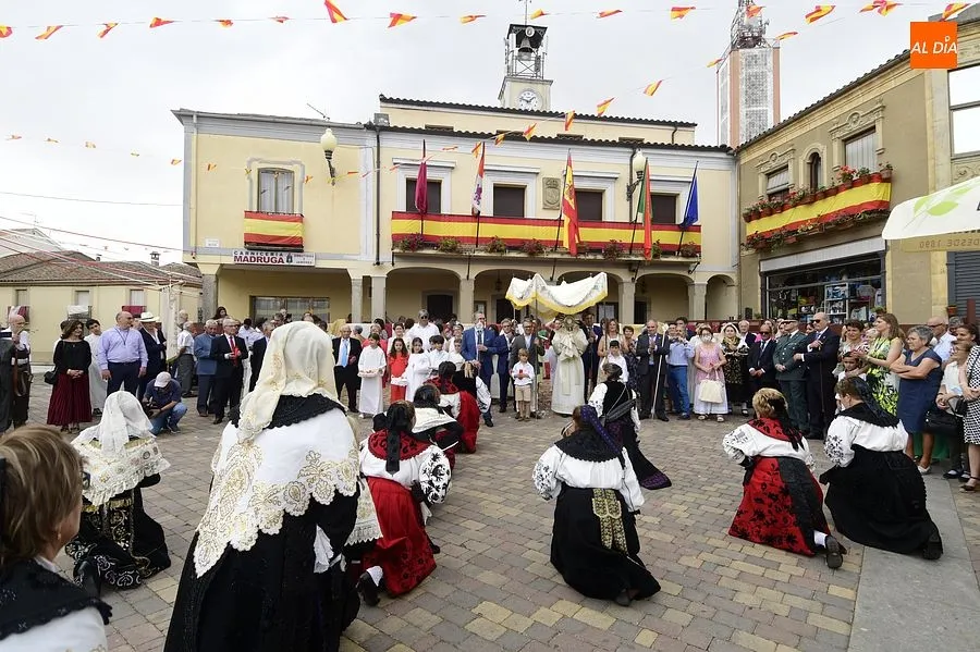 Momento de la procesión del Corpus en La Fuente de San Esteban/ Rep.Gráfico: Adrián M. Pastor