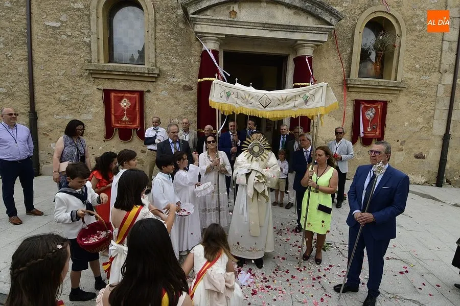 Momento de la procesión del Corpus en La Fuente de San Esteban/ Rep.Gráfico: Adrián M. Pastor