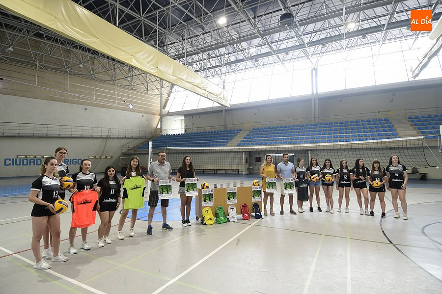 Foto 3 - Presentado el III torneo de Voleibol femenino que reivindica la igualdad de sexo en el deporte