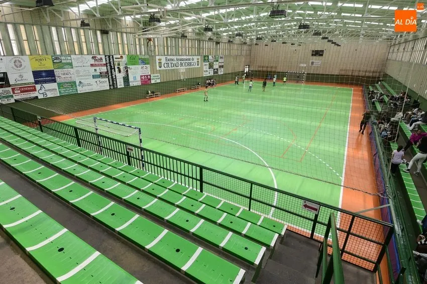 Foto 3 - El director general de Centros de la Junta visita el nuevo aspecto del Pabell&oacute;n de Conde de Fox&aacute;
