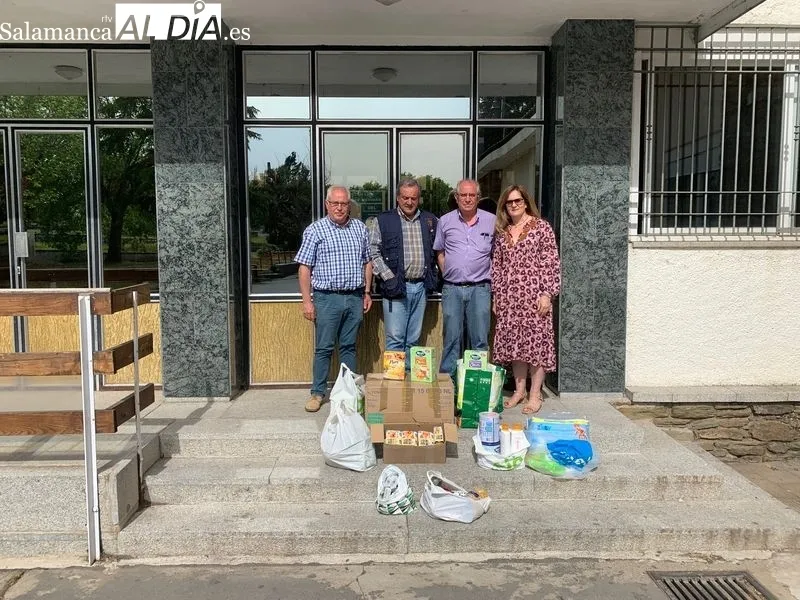 Donación a la Universidad de Salamanca de una piedra de wolframio de tres tonelada, delante de las facultades de Ciencias y Ciencias Químicas. Foto de David Sañudo