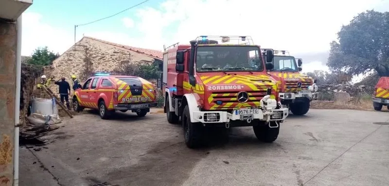 Efectivos de los Bomberos de la Diputación en la Sierra de la Culebra