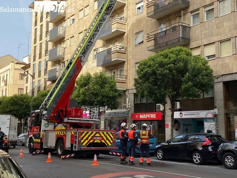 Intervención de los Bomberos de Salamanca de esta mañana en la Gran Vía. Foto Vanesa Martins