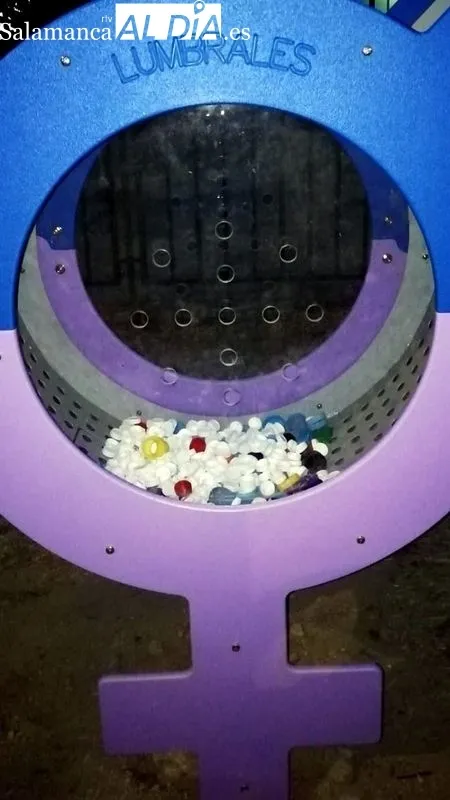 El nuevo contenedor se ha instalado en la zona de acceso a los centros escolares