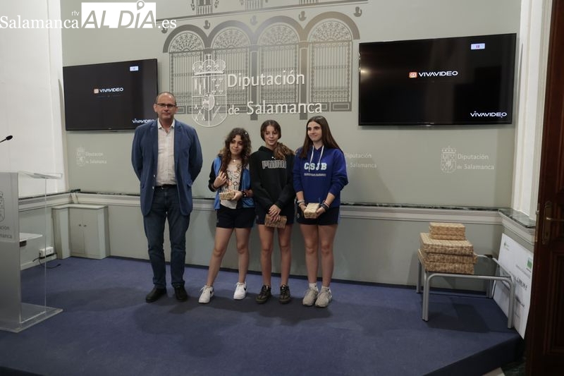 Entrega de los premios a escolares del VI Concurso de Vídeos de Educación Tributaria, en la Diputación de Salamanca. Foto de David Sañudo