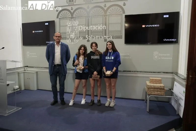 Entrega de los premios a escolares del VI Concurso de Vídeos de Educación Tributaria, en la Diputación de Salamanca. Foto de David Sañudo