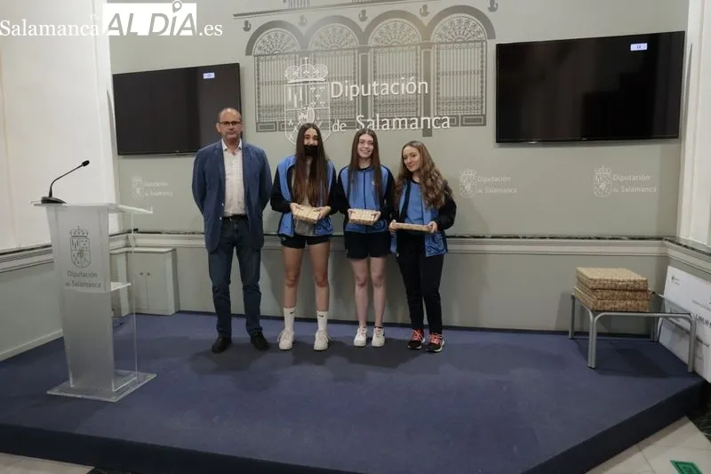 Entrega de los premios a escolares del VI Concurso de Vídeos de Educación Tributaria, en la Diputación de Salamanca. Foto de David Sañudo