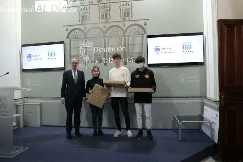 Foto 3 - El IES Fray Diego y Misioneras-Santa Teresa triunfan en el Concurso de Tributos de la Diputaci&oacute;n