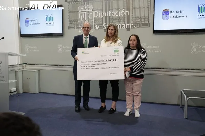 Entrega de los premios a escolares del VI Concurso de Vídeos de Educación Tributaria, en la Diputación de Salamanca. Foto de David Sañudo