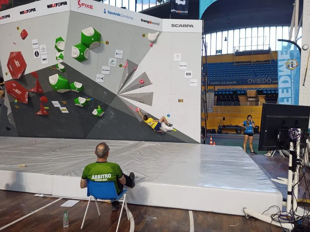 Las dos integrantes del club Salandar obtenían buenos resultados en las pruebas de marcha nordica y la copa de España de escalada en bloque