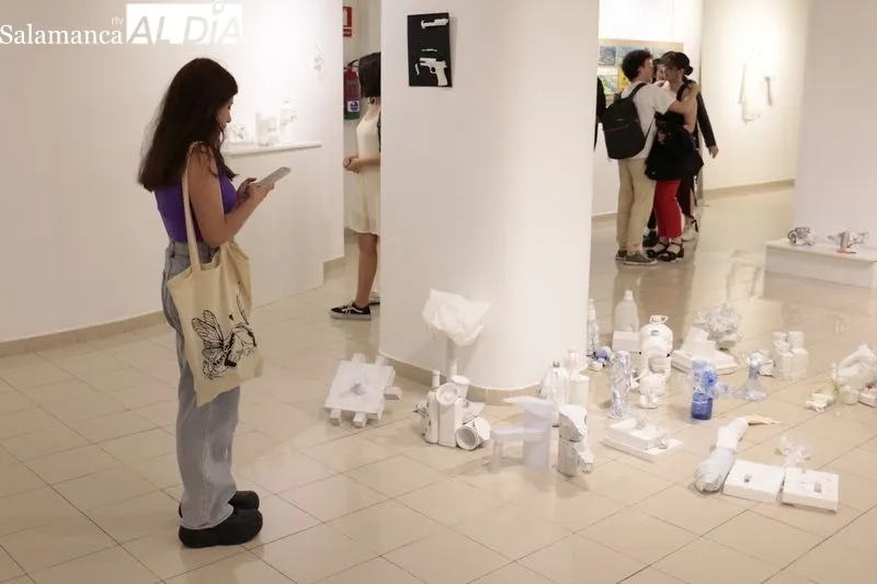 La exposición ‘La mirada atenta’ podrá visitarse en el Espacio Joven hasta el 30 de junio de lunes a viernes de 9:00 a 14:00 y de 17:00 a 20:00 horas,