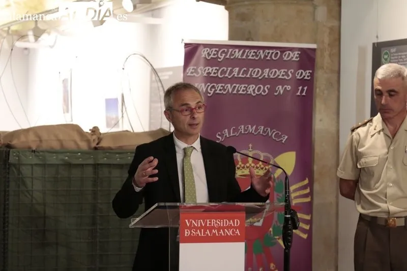 Exposición sobre los ingenieros salmantinos del Regimiento de Especialidades de Ingenieros (REI) nº 11 en Afganistán, en el Patio de Escuelas Menores. Foto de David Sañudo