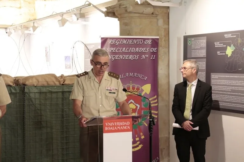 Exposición sobre los ingenieros salmantinos del Regimiento de Especialidades de Ingenieros (REI) nº 11 en Afganistán, en el Patio de Escuelas Menores. Foto de David Sañudo