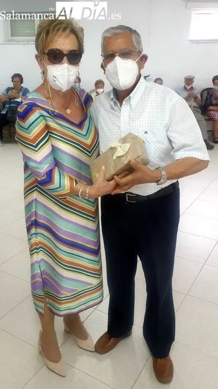 Los jubilados participaron en los juegos tradicionales de los bolos y la rana.