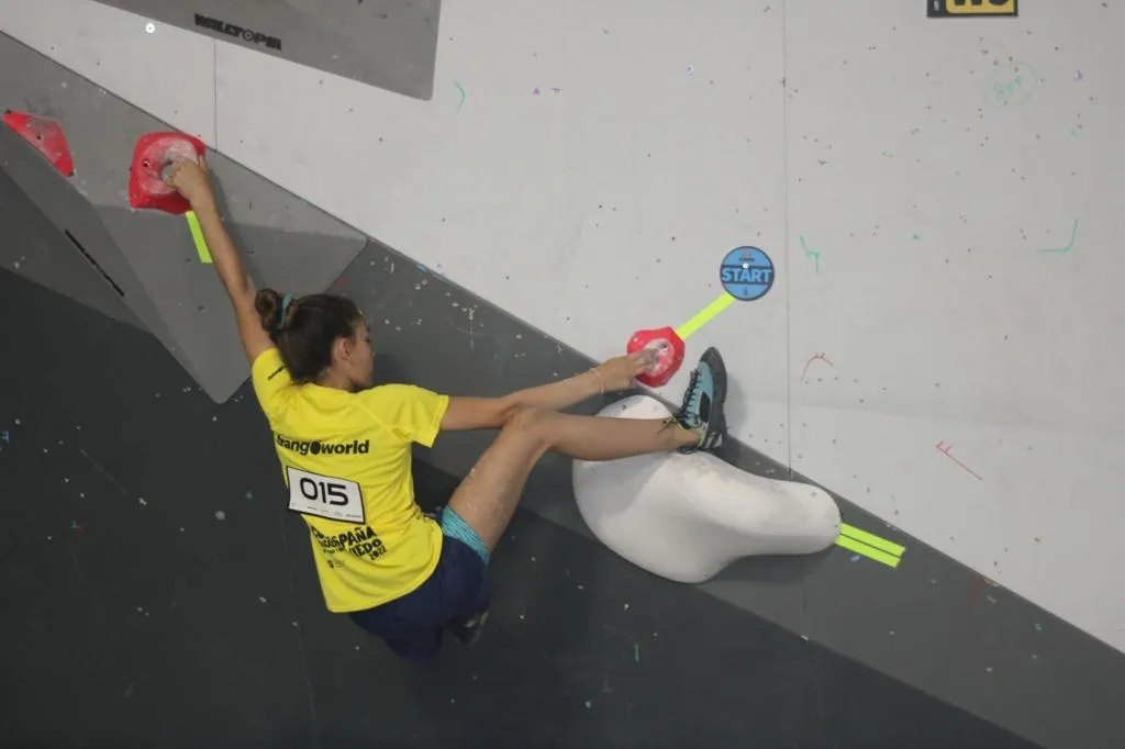 Las dos integrantes del club Salandar obtenían buenos resultados en las pruebas de marcha nordica y la copa de España de escalada en bloque