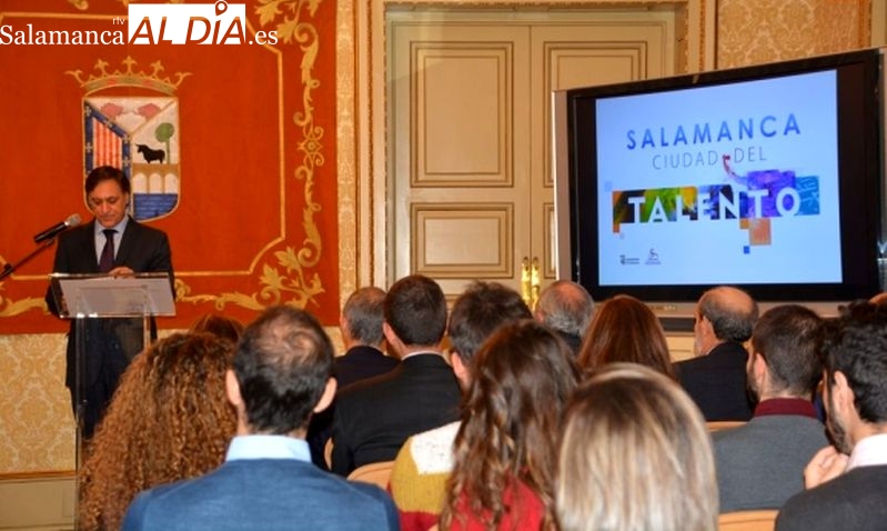 Foto de archivo de un acto de presentación de este programa de Retención del Talento, en el Ayuntamiento de Salamanca