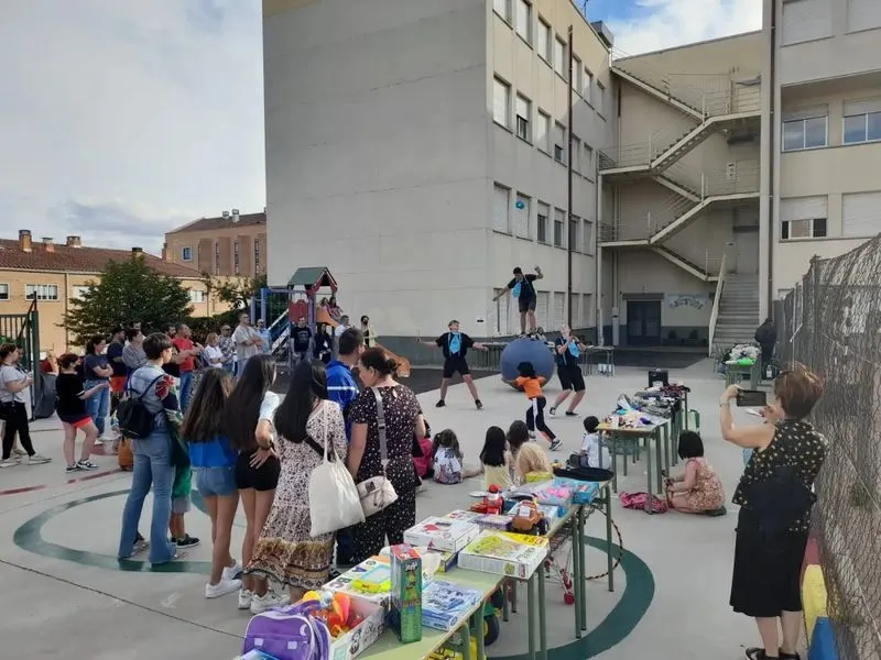 Mercadillo Solidario en el Colegio Antonio Machado