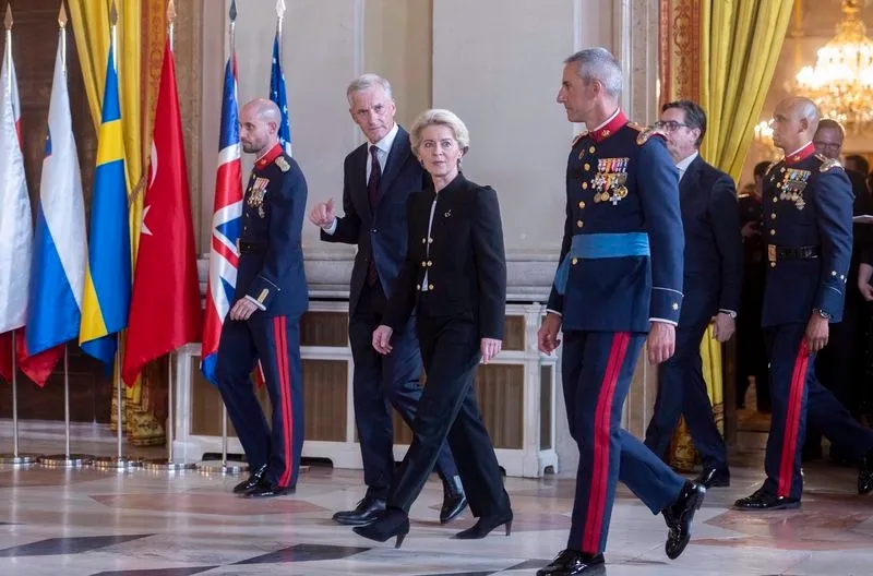 Invitados a la cena de Gala Real para los participantes de la Cumbre de la OTAN, en el Palacio Real. Foto de Europa Press