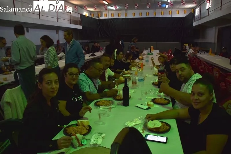 Paella popular y solidaria en Vecinos