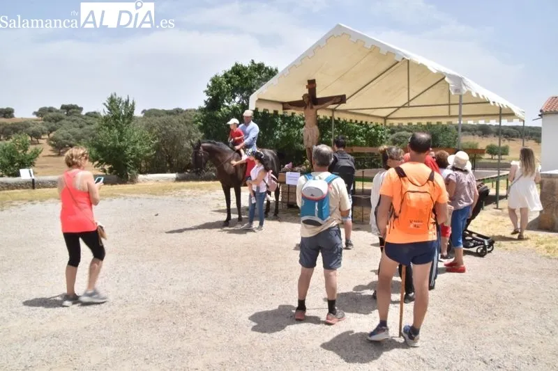 Imágenes de los romeros en la ermita del Cristo de Cabrera y sus alrededores 