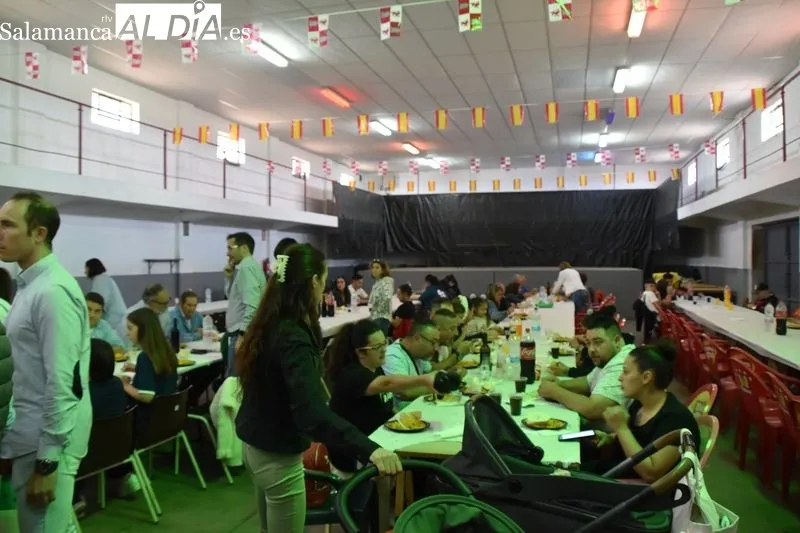 Paella popular y solidaria en Vecinos