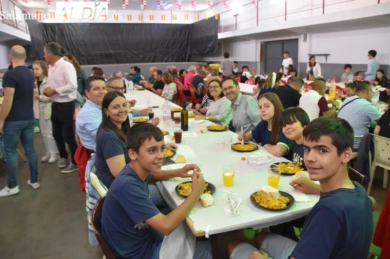 Paella popular y solidaria en Vecinos