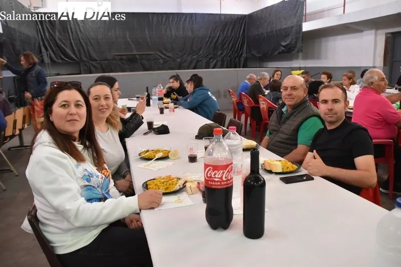 Paella popular y solidaria en Vecinos