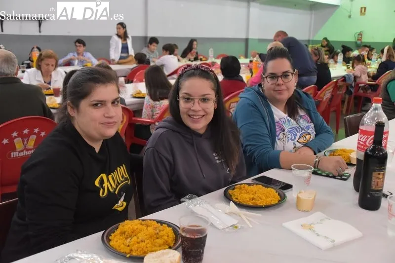 Paella popular y solidaria en Vecinos