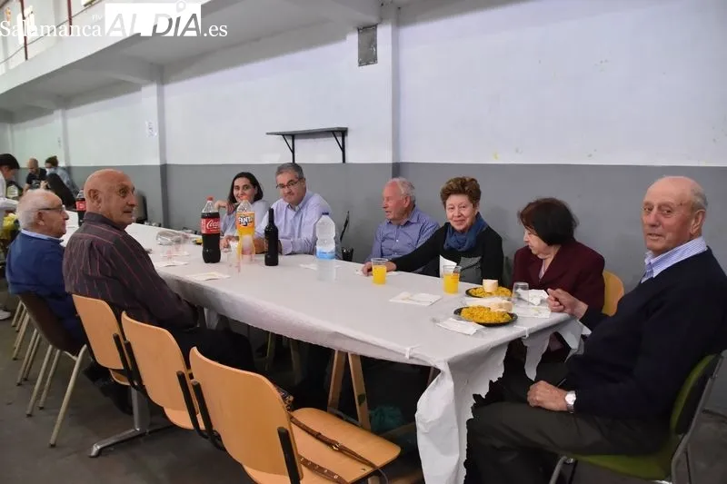 Paella popular y solidaria en Vecinos