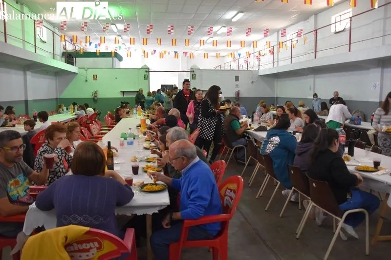 Paella popular y solidaria en Vecinos