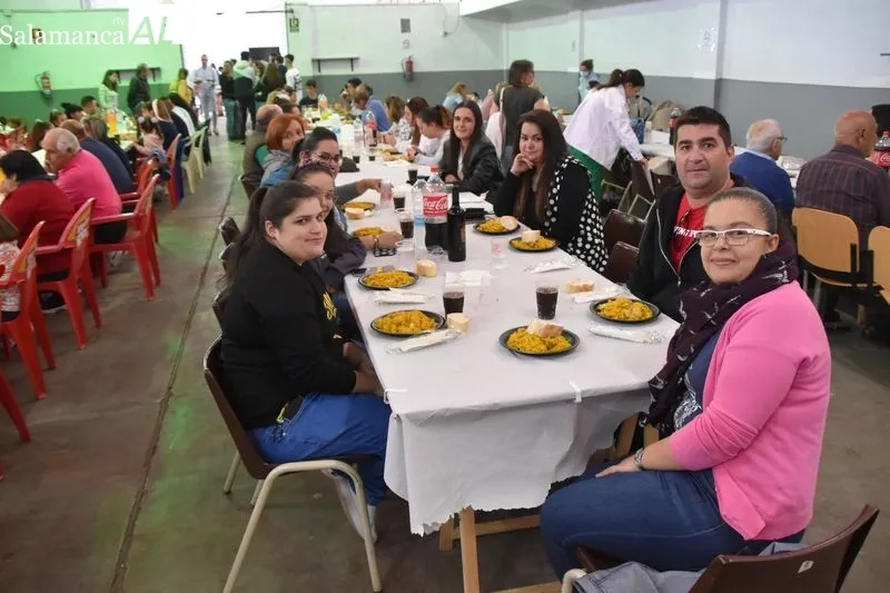 Paella popular y solidaria en Vecinos