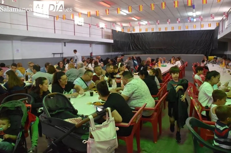 Paella popular y solidaria en Vecinos