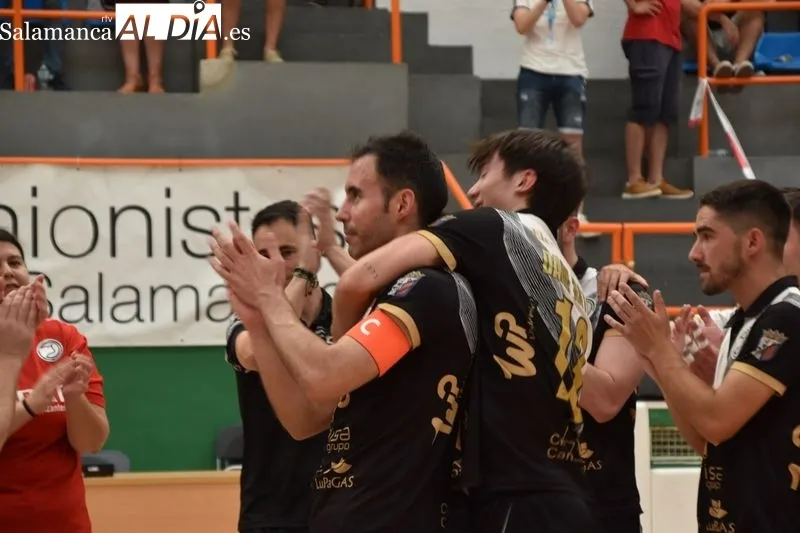 Foto 13 - Unionistas FS asciende a Segunda B tras imponerse en la final del playoff (10-0)