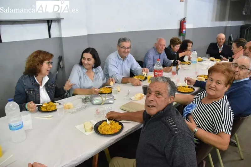Paella popular y solidaria en Vecinos