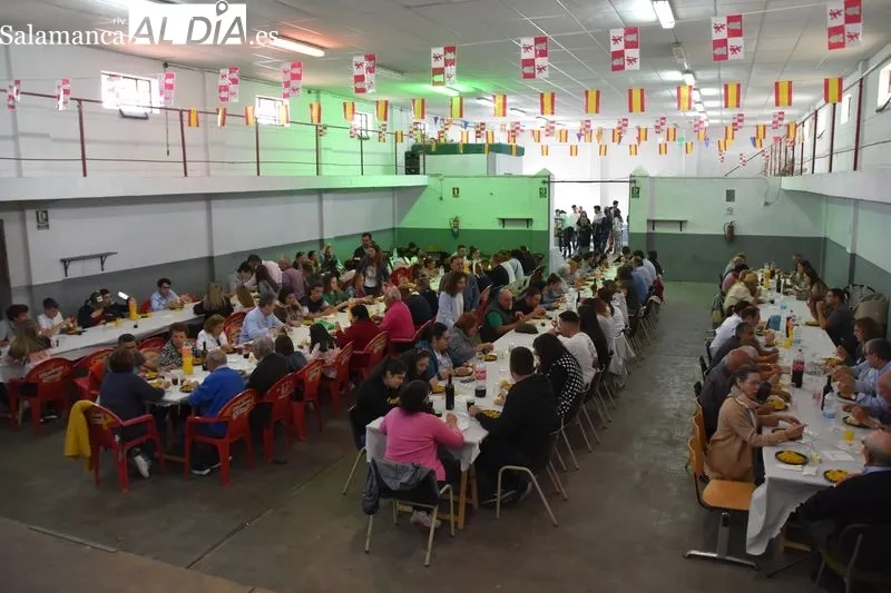 Paella popular y solidaria en Vecinos