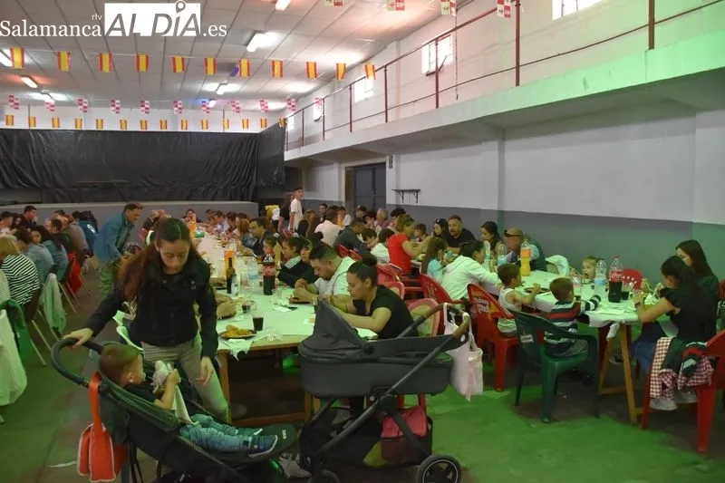 Paella popular y solidaria en Vecinos