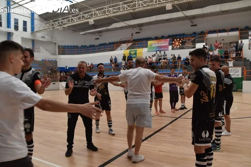 Foto 9 - Unionistas FS asciende a Segunda B tras imponerse en la final del playoff (10-0)