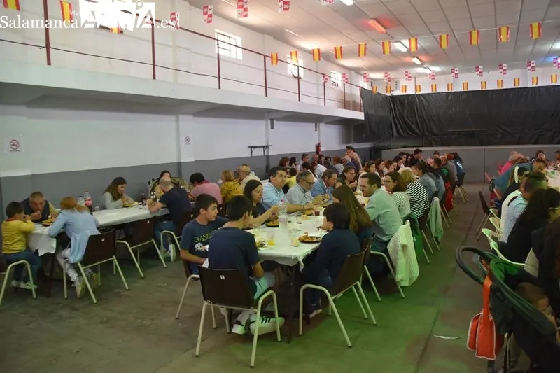 Paella popular y solidaria en Vecinos