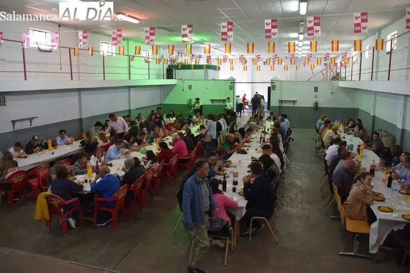 Paella popular y solidaria en Vecinos